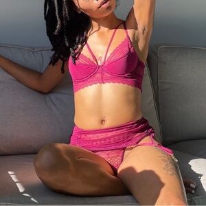 Fuchsia Lace Lingerie Set – Sexy 3-Piece Bralette, Panty & Garter
